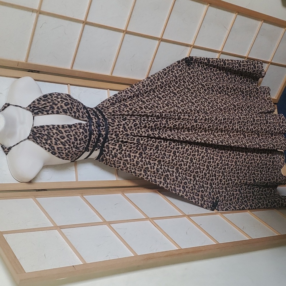 Women Halo leopard Fashion Nova maxi dress size medium - Picture 3 of 8